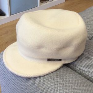 Burberry Women’s Cream Wool Newsboy Cap Size M